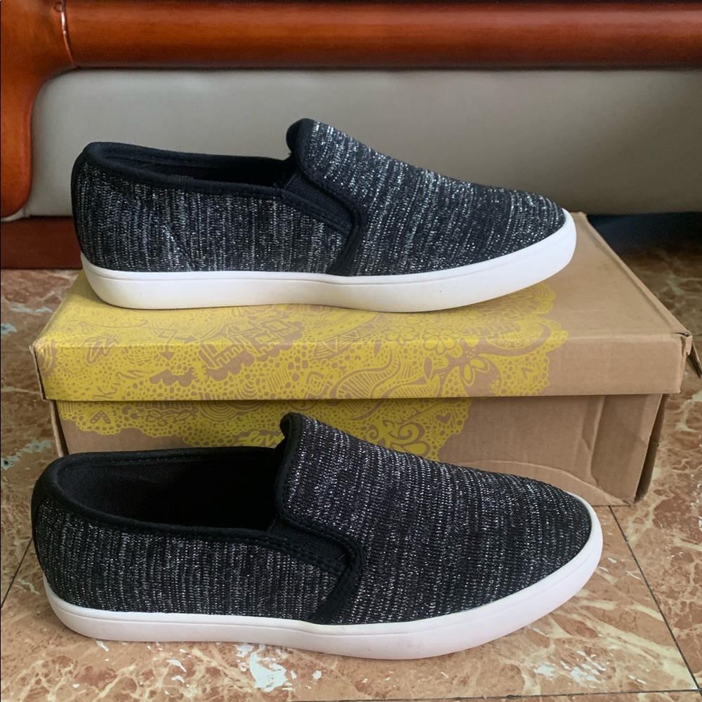 NEW Mix No. 6 Slip On Sneakers. Sz 7. Blk/ Silver